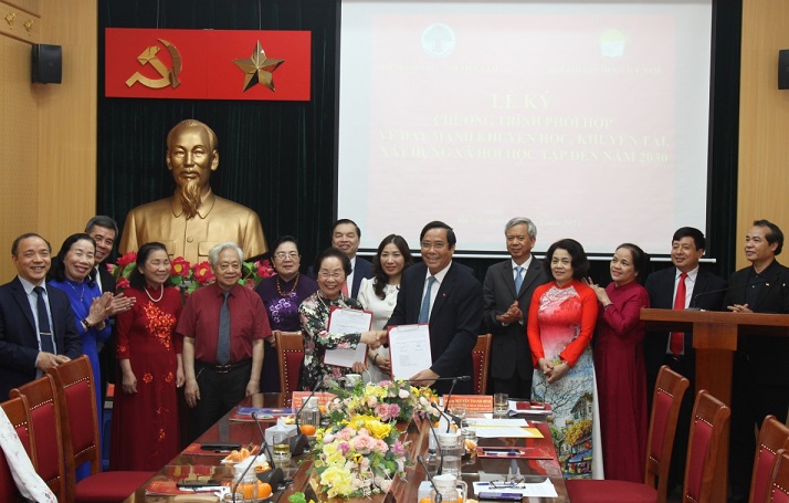 Hội NCT Việt Nam và Hội Khuyến học Việt Nam kí kết chương trình phối hợp đến năm 2030